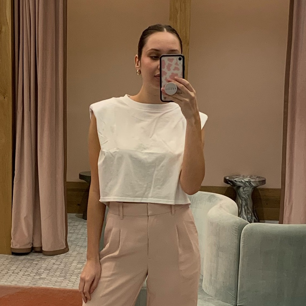 Aritzia shoulder pad cropped tank